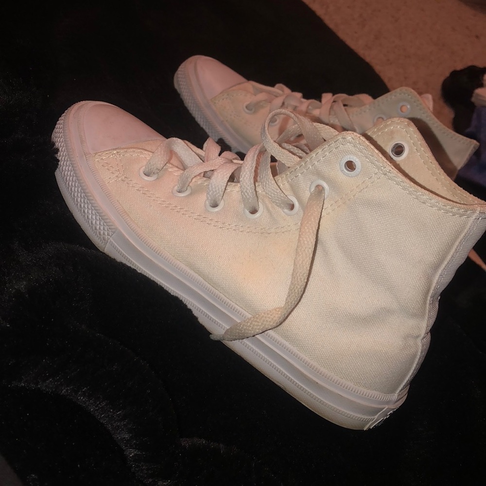 Converse - Picture 2 of 4
